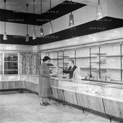W sklepie pasmanteryjnym w Gdańsku.  (Lata 50). 
1959
0005940z_gdynia
Fot....