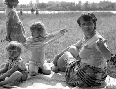 Danuta Walesa wraz z dziecmi - od lewej Ania, Magda...