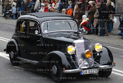 Gdynskie urodziny Niepodleglej. Nz. Parada niepodleglosci...