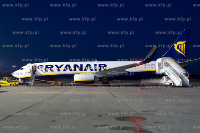 Gdansk, Rebiechowo Nz. Boeing 737-8AS Linii Ryanair
10.07.2008
Sebastian...