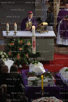 Kamien Pomorski. Uroczystosci zalobne ofiar pozaru...