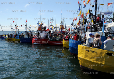 Morska Pielgrzymka Rybakow na lodziach na odpust sw....