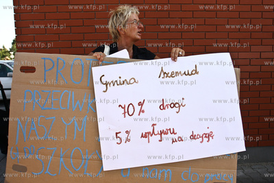 Chwaszczyno. Protest mieszancow Chwaszczyna i okolicznych...