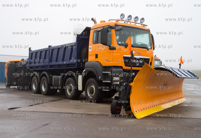 Gdansk, Rebiechowo. Nz. Sprzet zimowy oczekujacy na...