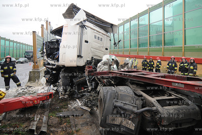 Gdynia. Z niewyjasnionych przyczyn samochod ciezarowy...