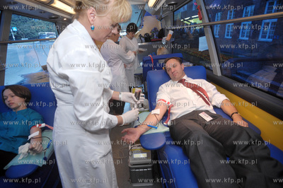 Marszalek Mieczyslaw Struk wraz z pracownikami Urzedu...