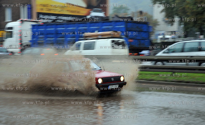 Gdynia. zbieg ul. Warszawskiej i Slaskiej. Zalane ulice...