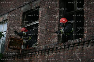 Pozar budynku przy ul. Starowiejskiej 11 w Gdansku-Letnicy....