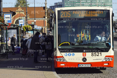 Gdańsk, Podwale Grodzkie.  Autmobus miejski marki...