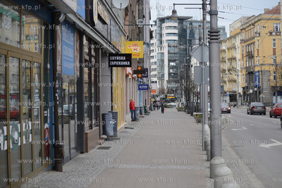 Gdynia. Srodki ostroznosci w zwiazku z pandemia koronawirusa...