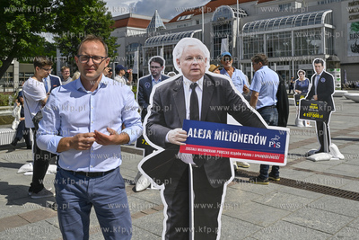 Sopot. Plac Przyjaciol Sopotu.  Konferencja prasowa...