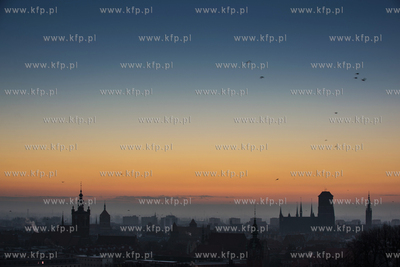 Widok z Gory Gradowej na Gdansk o wschodzie Slonca.27.12.2014fot....