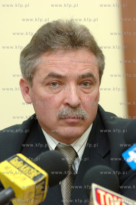 Konferencja prasowa marszalka Jana Kozlowskiego dotyczaca...