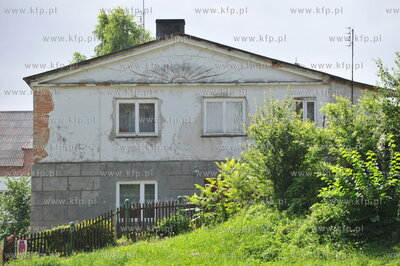 Fragment starego dworu w Sulminie, ktory splonal w...