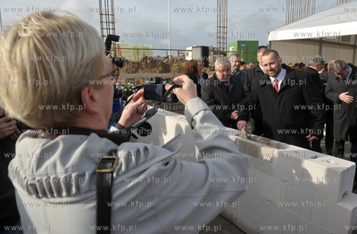 Banino, ul. Tuchomska. Uroczystosc wmurowania kamienia...