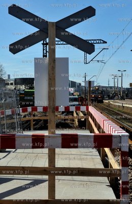 Gdansk Wrzeszcz. Tymczasowe przejscie przez tory na...