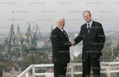 Gdansk. Prezydent Gdanska Pawel Adamowicz w towarzystwie...