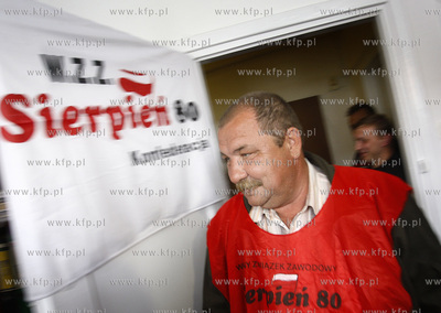 Gdansk. Grupa kilkuosobowa zwiazkowcow Sierpnia 80...