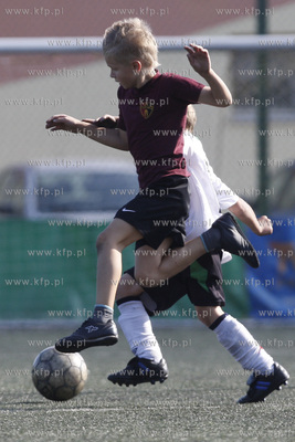 Gdansk Zaspa. Pilkarski turniej dzikich druzyn Do przerwy...