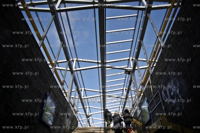 Remont peronu i przejscia podziemnego Szybkiej Kolei...