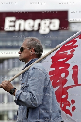 Gdansk. Demonstracja pracownikow firmy energetycznej...