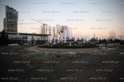 Wersja swiateczna fontanny na Skwerze Kosciuszkiw Gdyni.
12.12.2013
fot....