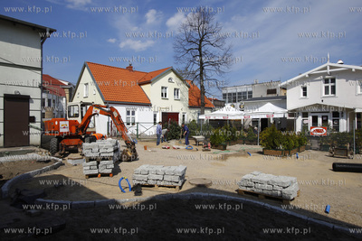 Rewitalizacja placu na zapleczu klubu Spatif w Sopocie.
22.04.2014
fot....