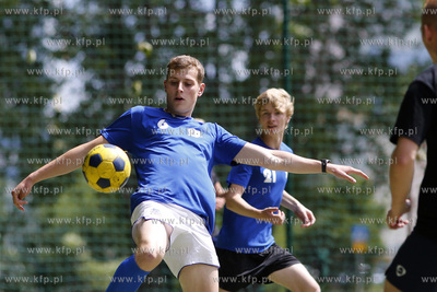 Gdansk Zaspa. Pilkarski turniej dzikich druzyn Do przerwy...