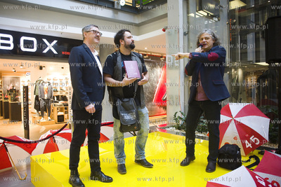 25. Finał WOŚP w C.H. Manhattan. Nz. licytacja między...