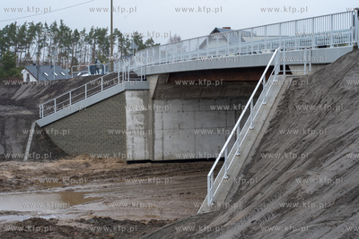 Oficjalne otwarcie wiaduktu w Niestępowie, który...