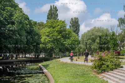 Nowy Dwór Gdański. Promenada wzdłuż rzeki Tugi....