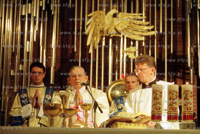 W kosciele sw. Brygidy w Gdansku prymas Jozef Glemp...