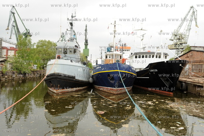 Stocznia Gdanska w niedziele. n/z statki H-3, Rudokop...