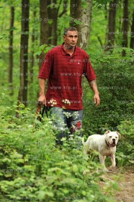 Przemyslaw Saleta ze swoim psem Milky Way, 8-miesieczna...