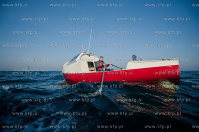 Gdynia. Pierwsza prezentacja lodzi wioslowej Romualda...