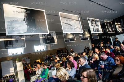 Gdansk. Galeria O Tu. Wernisaz wystawy zdjec pt. Sybera...