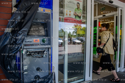 Gdynia. Chwarzno. Proba kradziezy pieniedzy z bankomatu...