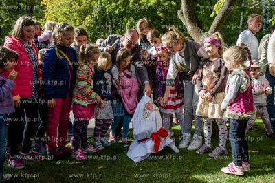 Gdansk. Zoo w Oliwie. Swiatowy dzien zwierzat. Prezentacja...
