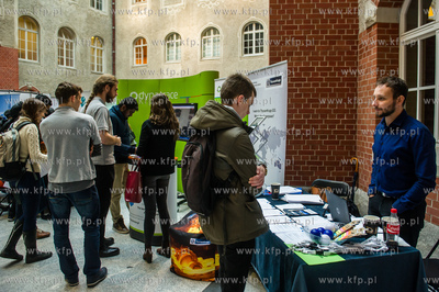 Politechnika Gdanska. Dziedziniec Heweliusza. Targi...