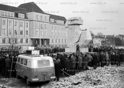 Uroczystosci odsloniecia pomnika Tym co za polskosc...