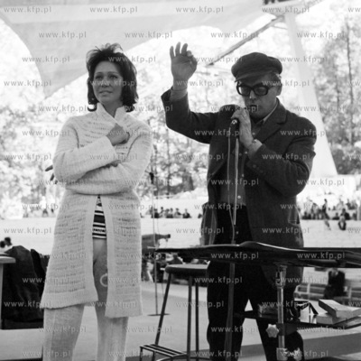 XI Miedzynarodowy Festiwal Piosenki w Sopocie.Na 08.1971...