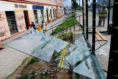 Zdemolowany przystanek ZKM przy ul. Morskiej w Gdyni

28.04.2007

Fot....