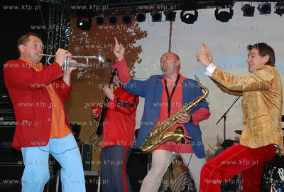 Impreza Lata z Radiem w Chojnicach. Występ zespolu...