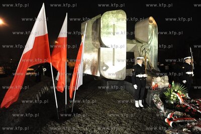 Pomnik Ofiar Grudnia 1970, Gdynia Stocznia. Obchody...