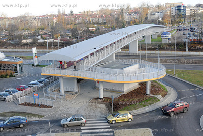 Otwarcie kladki nad torami w Gdyni Redlowie. Konstrukcja...