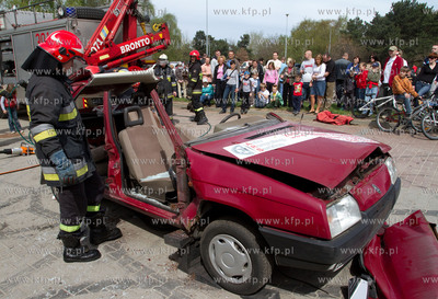 Gdansk, Brzezno. Pokaz ratownictwa medycznego.
01.05.2010
fot....
