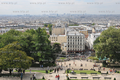 Montmartre - historyczna dzielnica Paryza polozona...