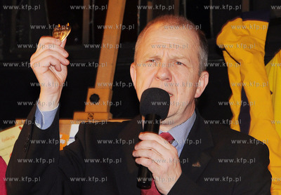 WOSP w Gdyni8. Licytacja zlotego serduszka, ktore od...