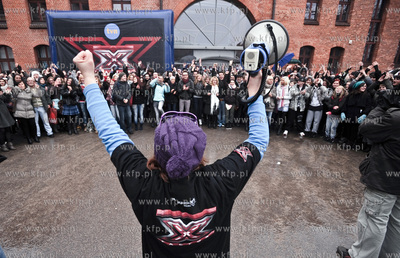 Casting do komercyjnego telewizyjnego programu stacji...