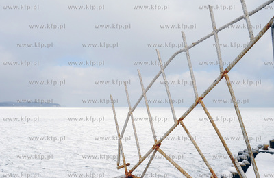 Sopot. Silne mrozy spowodowaly zamarzniecie zatoki...